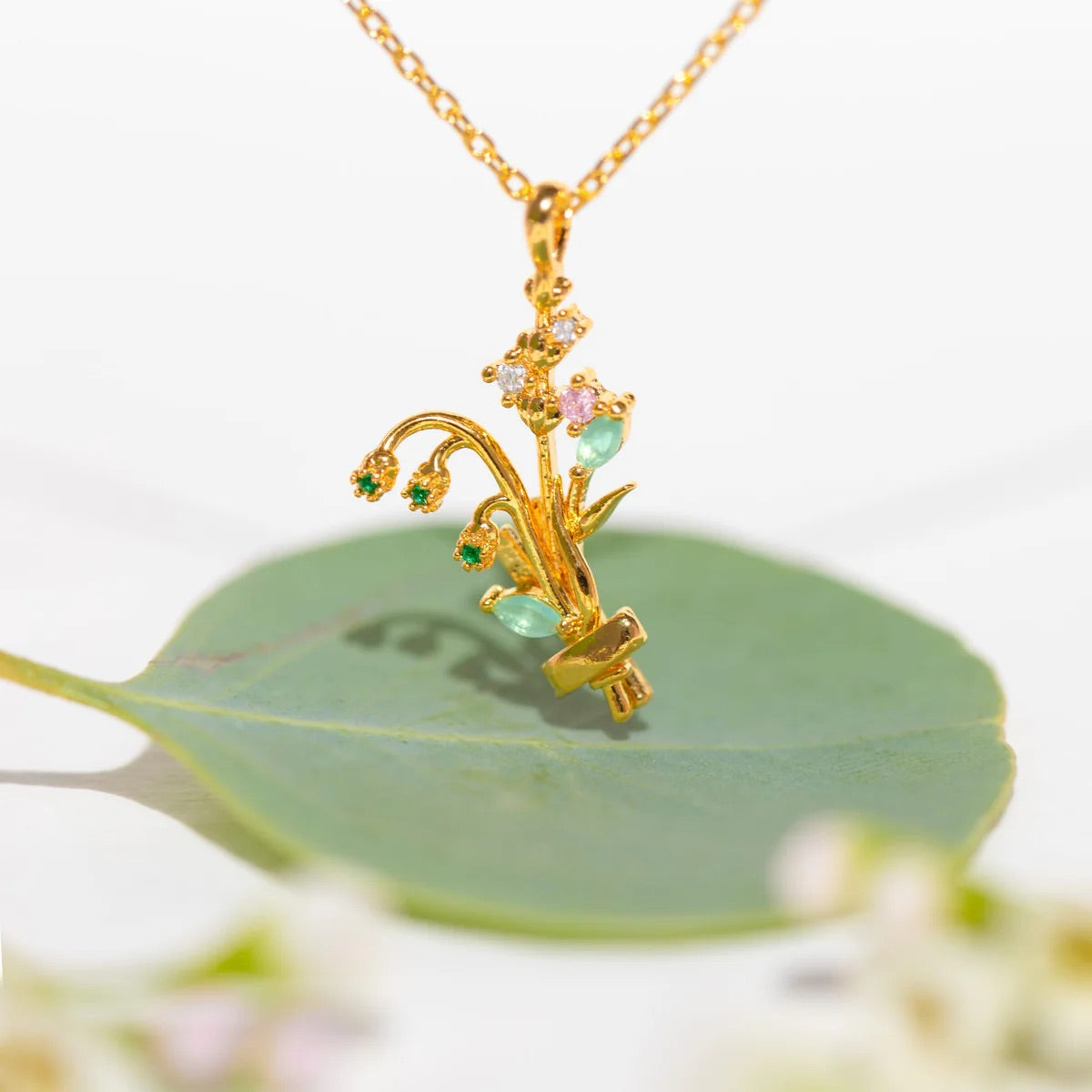 Moments in Bloom<sup style="font-size:0.4em;">™</sup> Birth Flower Necklace